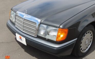 Mercedes-Benz-300-Series-1989-Coupe-33