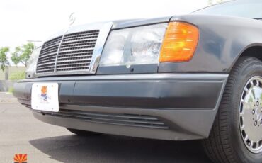 Mercedes-Benz-300-Series-1989-Coupe-34