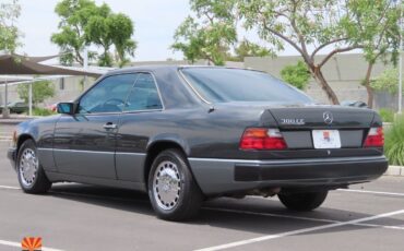 Mercedes-Benz-300-Series-1989-Coupe-9