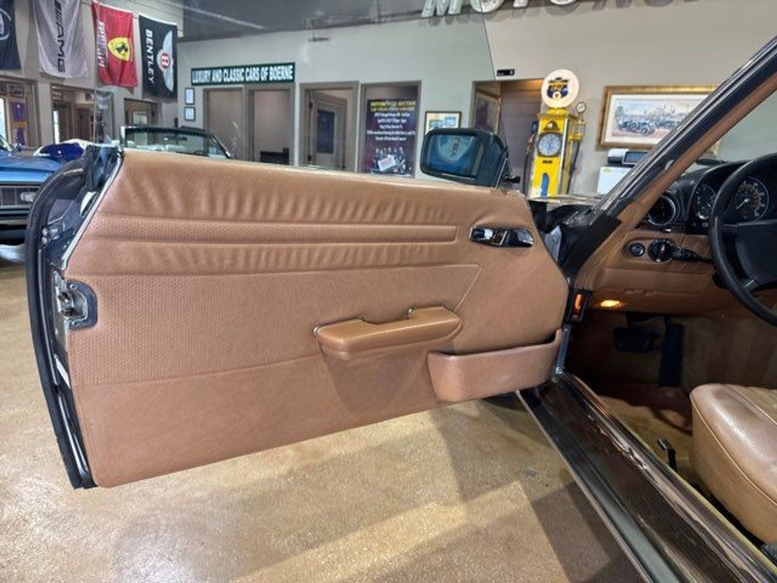 Mercedes-Benz-380-Class-1984-Convertible-9