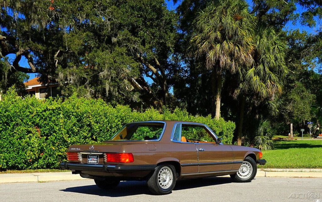 Mercedes-Benz-400-Series-1976-12