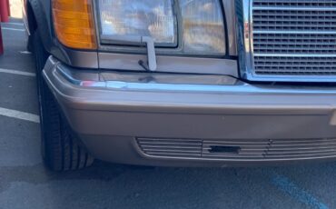 Mercedes-Benz-400-Series-1989-Sedan-16