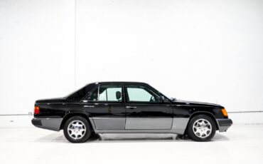 Mercedes-Benz-400-Series-1993-Sedan-1