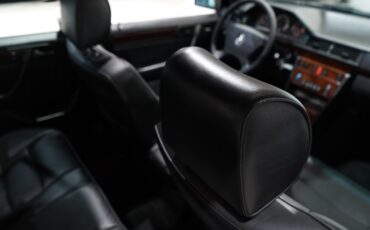 Mercedes-Benz-400-Series-1993-Sedan-23