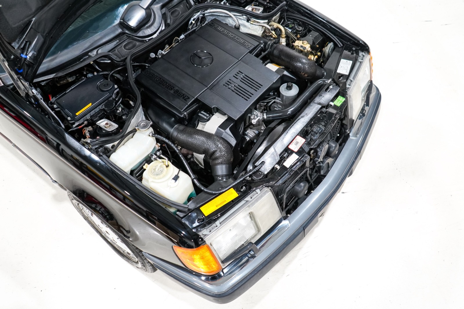 Mercedes-Benz-400-Series-1993-Sedan-26