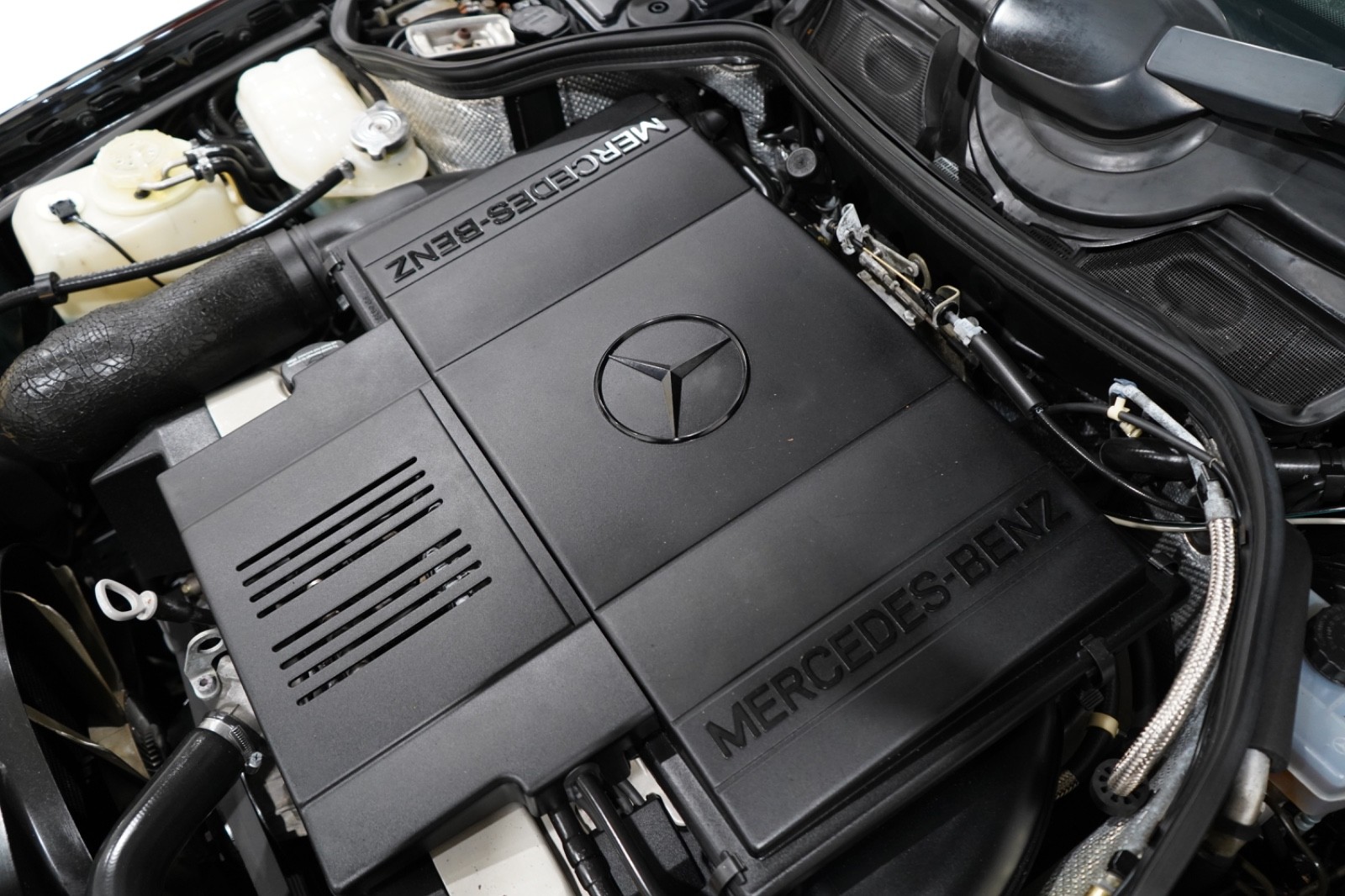 Mercedes-Benz-400-Series-1993-Sedan-27