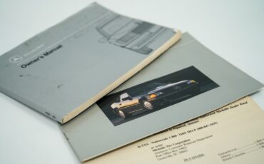 Mercedes-Benz-400-Series-1993-Sedan-36
