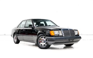 Mercedes-Benz-400-Series-1993-Sedan