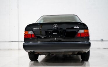 Mercedes-Benz-400-Series-1993-Sedan-4