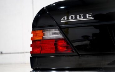 Mercedes-Benz-400-Series-1993-Sedan-5