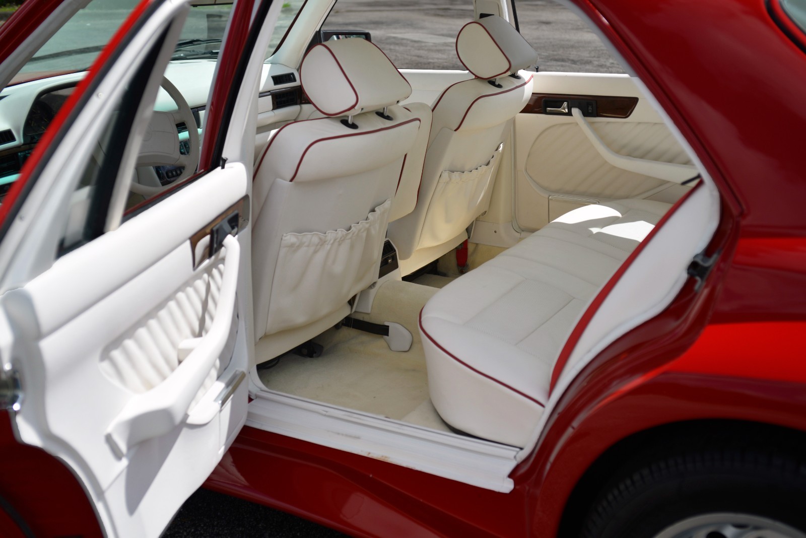 Mercedes-Benz-420SEL-1990-Sedan-24