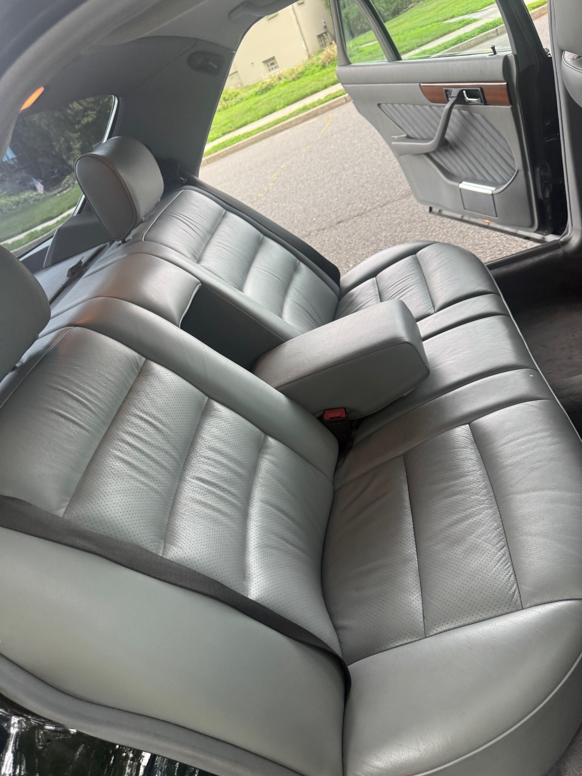 Mercedes-Benz-420sel-1991-Sedan-2