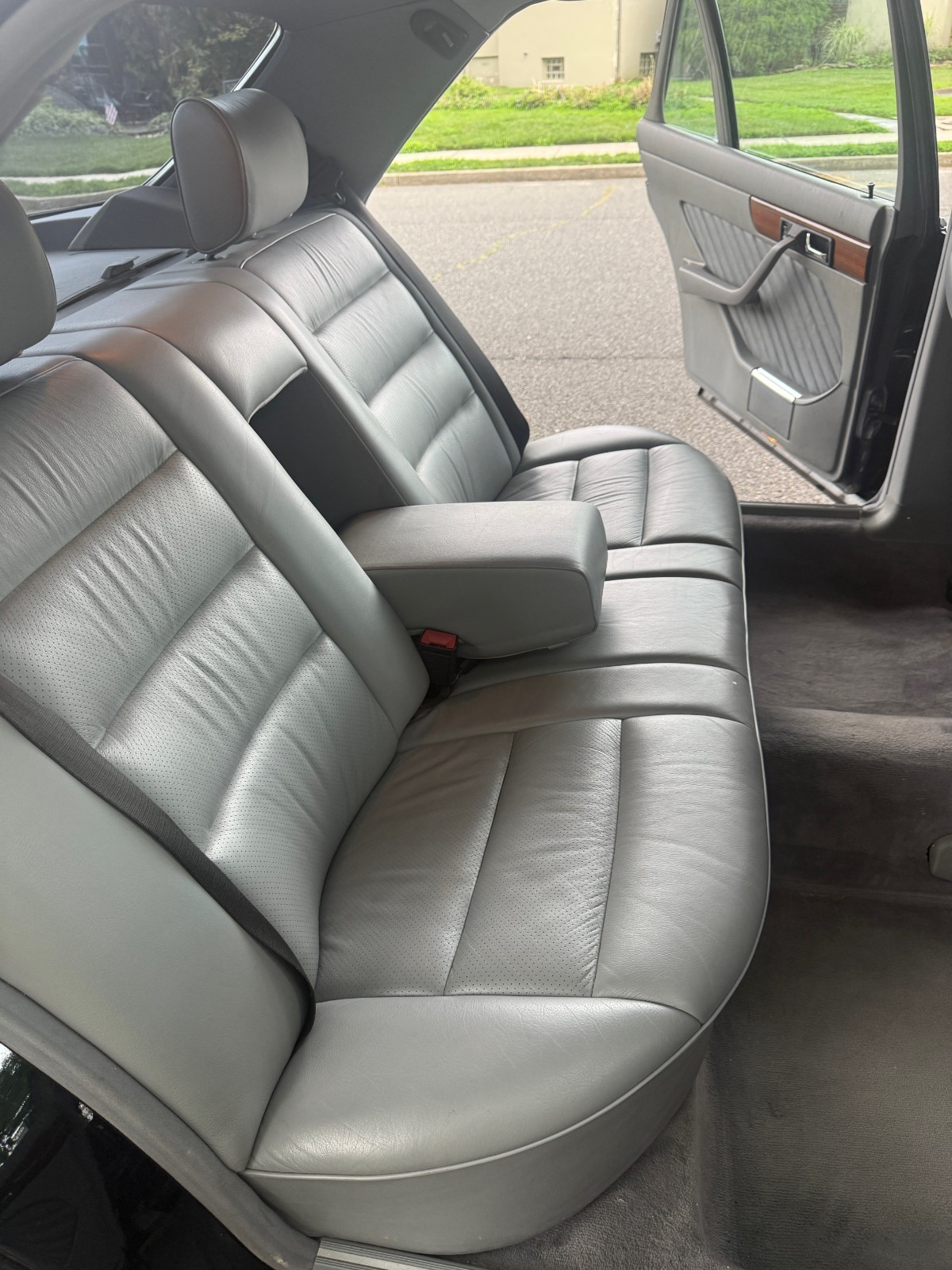 Mercedes-Benz-420sel-1991-Sedan-3