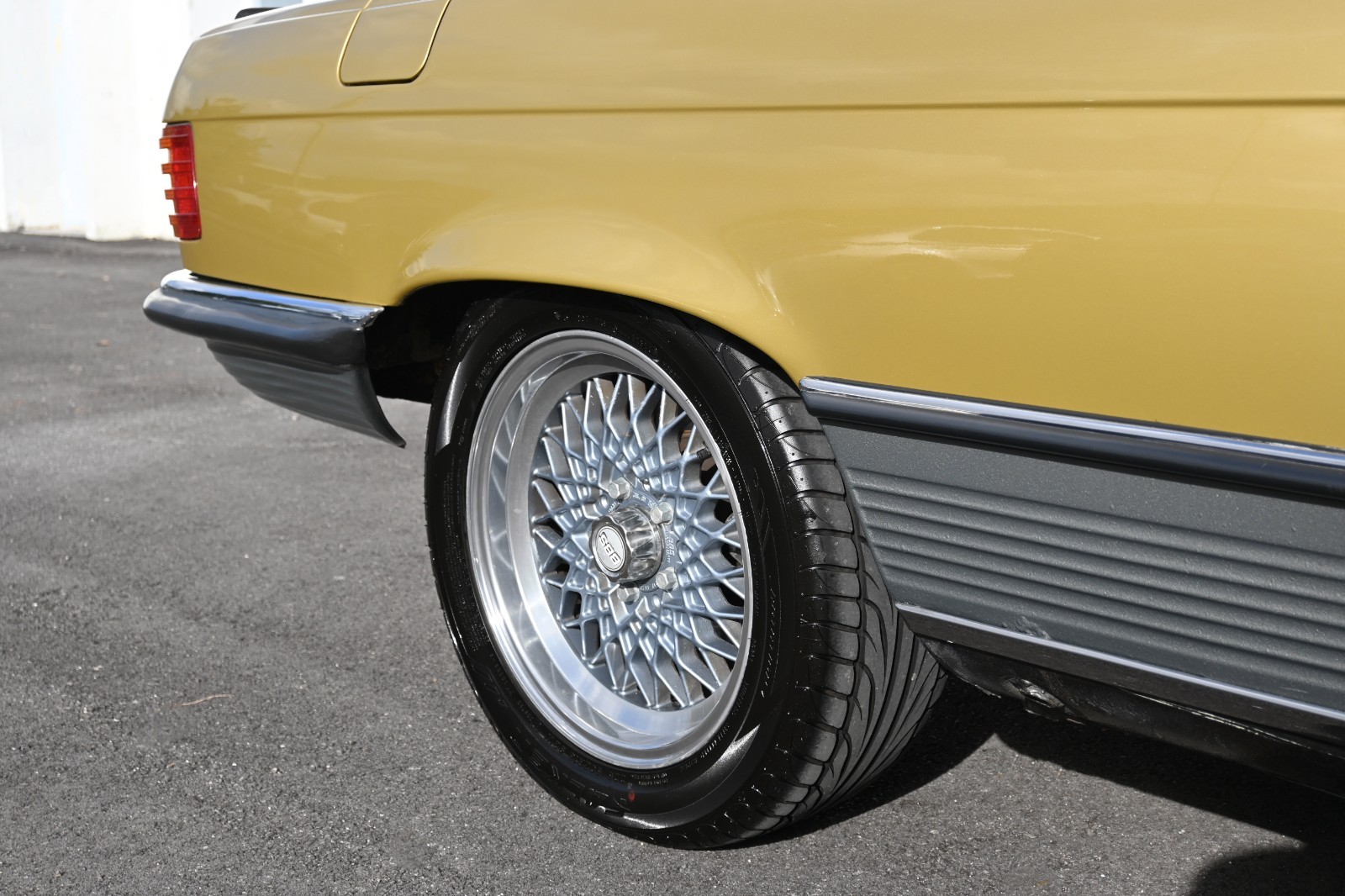 Mercedes-Benz-450-SLC-5.0-1979-Coupe-20