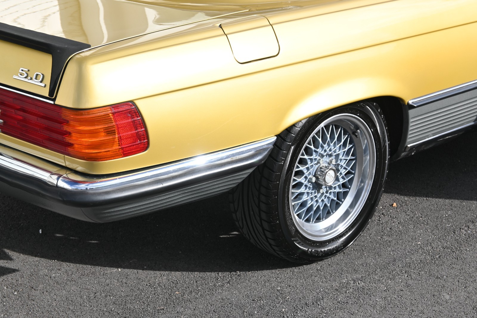 Mercedes-Benz-450-SLC-5.0-1979-Coupe-22