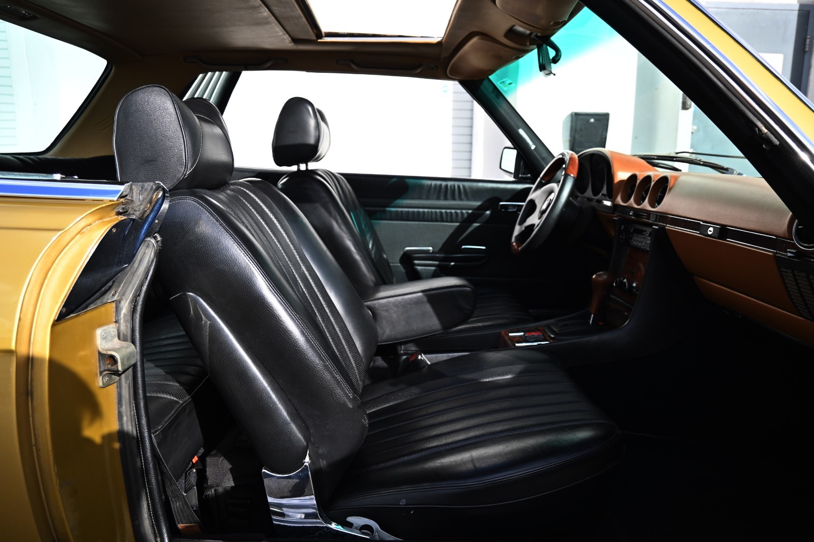 Mercedes-Benz-450-SLC-5.0-1979-Coupe-25