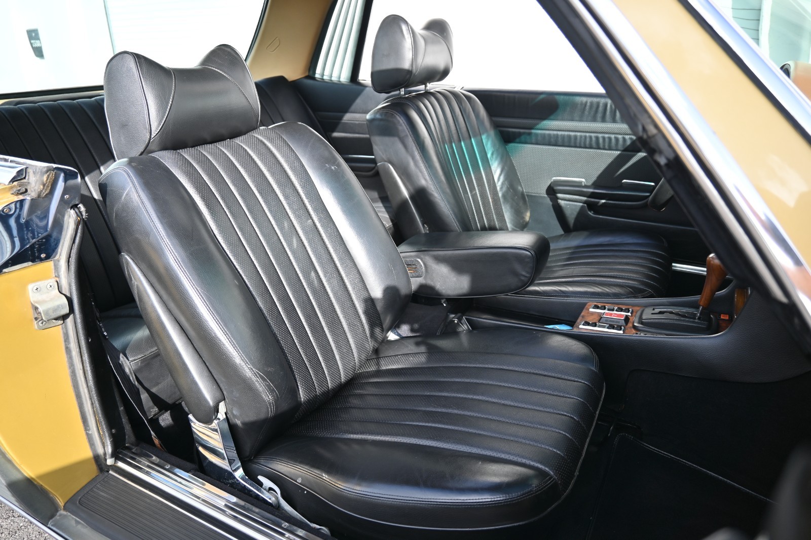 Mercedes-Benz-450-SLC-5.0-1979-Coupe-28