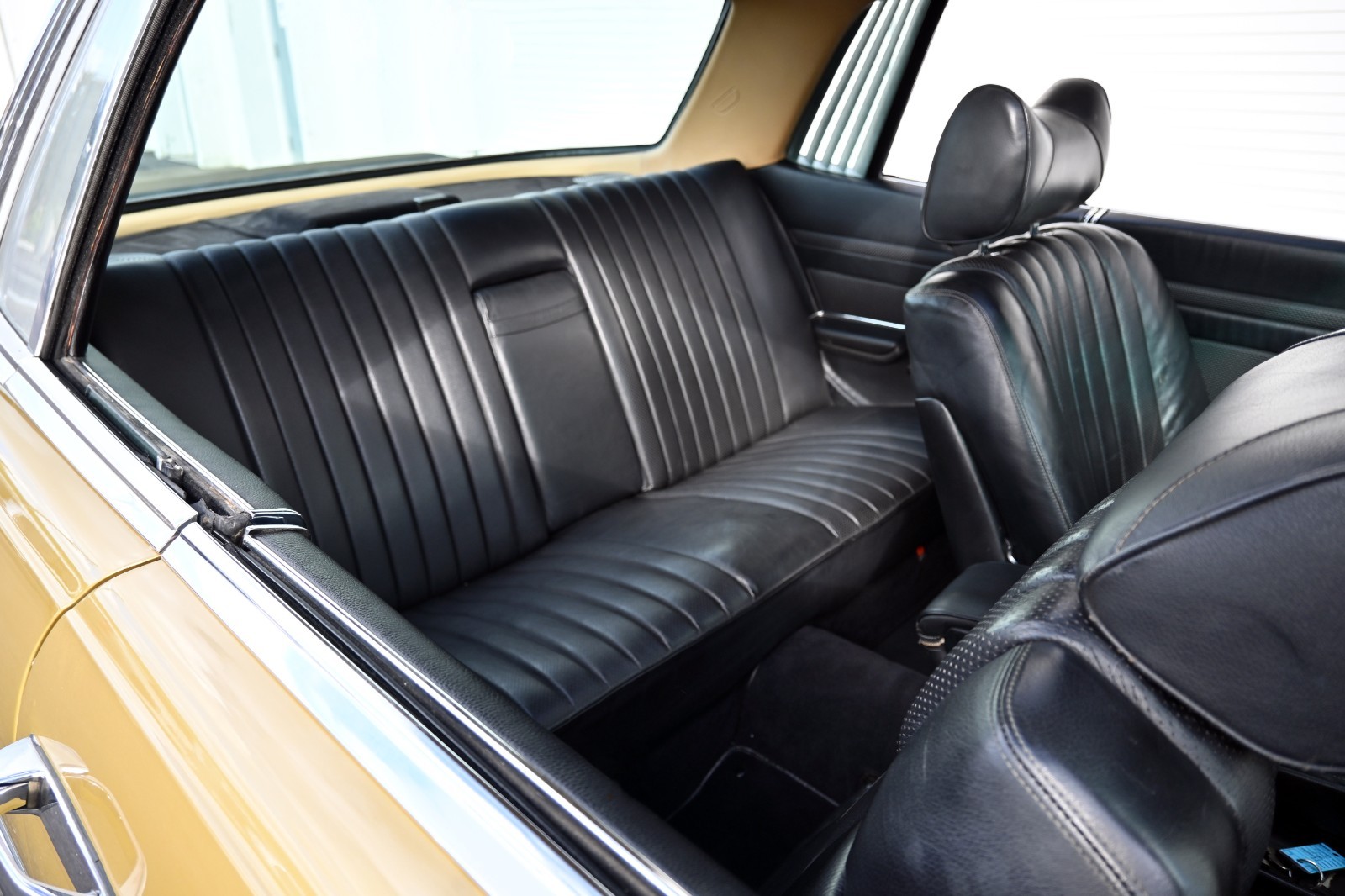 Mercedes-Benz-450-SLC-5.0-1979-Coupe-29