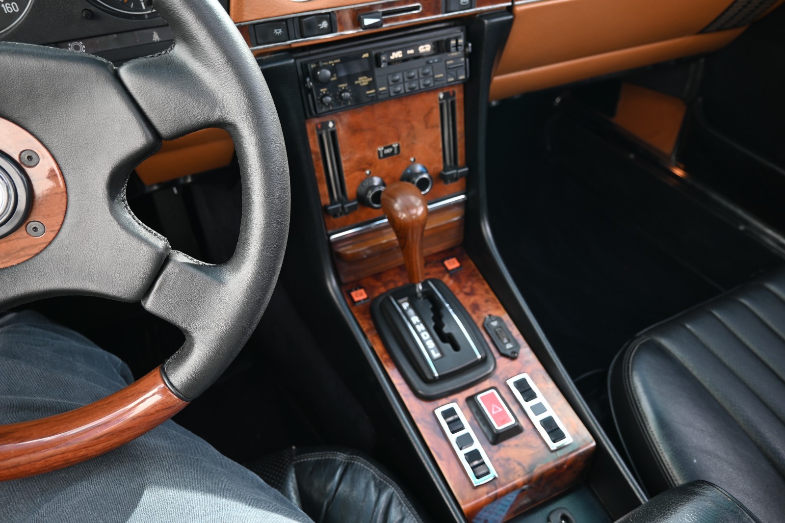 Mercedes-Benz-450-SLC-5.0-1979-Coupe-33