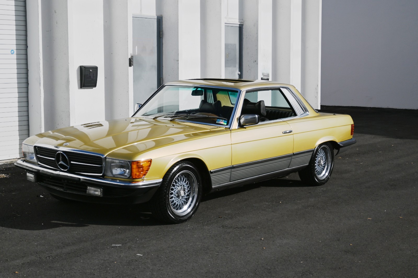 Mercedes-Benz-450-SLC-5.0-1979-Coupe-34