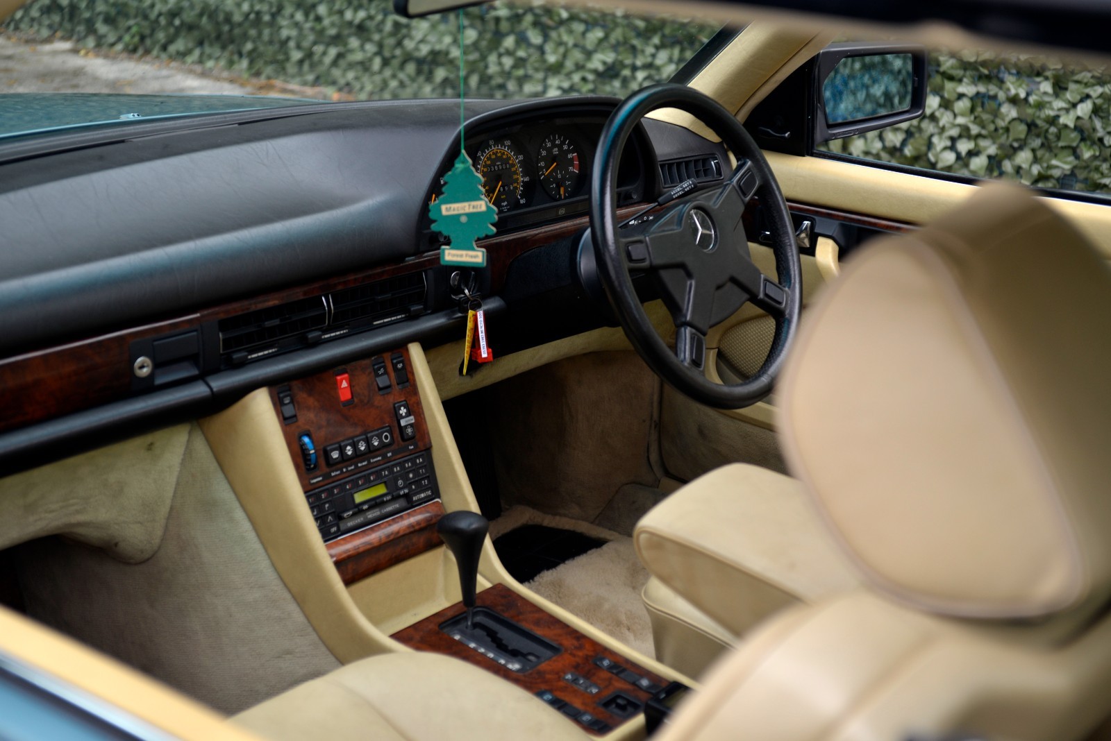 Mercedes-Benz-500-Series-1983-Coupe-11