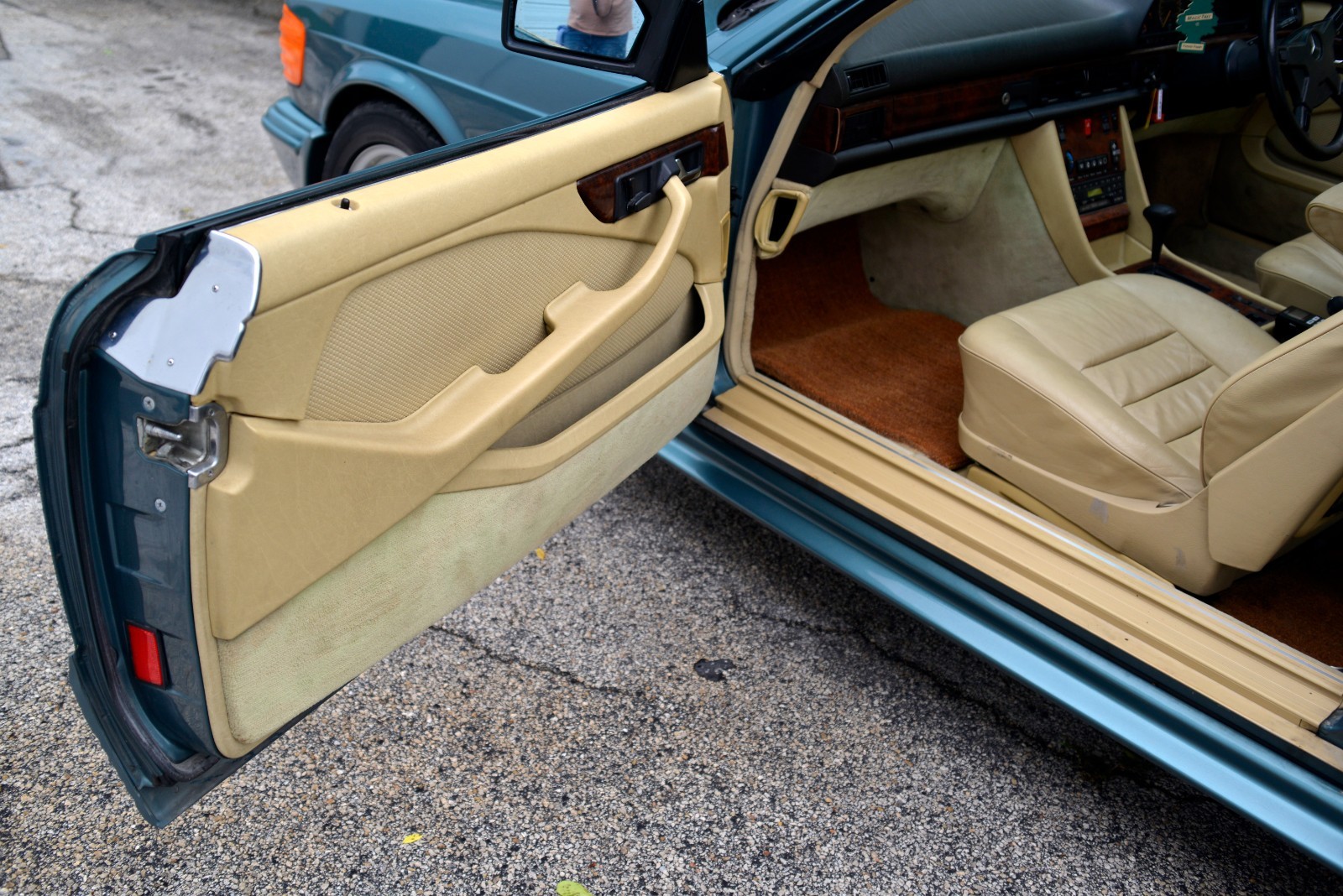 Mercedes-Benz-500-Series-1983-Coupe-13