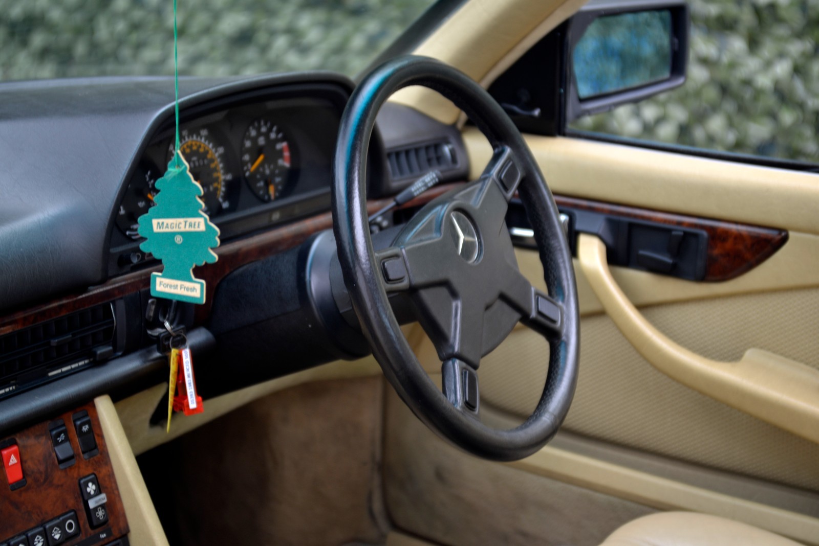 Mercedes-Benz-500-Series-1983-Coupe-15