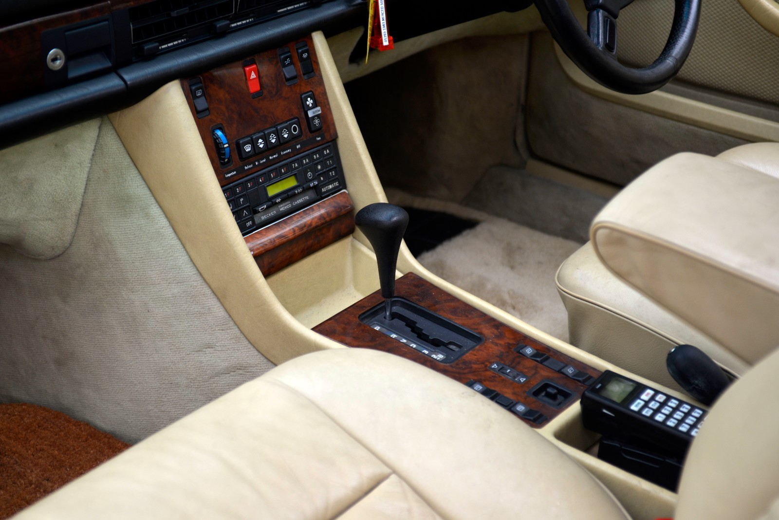 Mercedes-Benz-500-Series-1983-Coupe-16