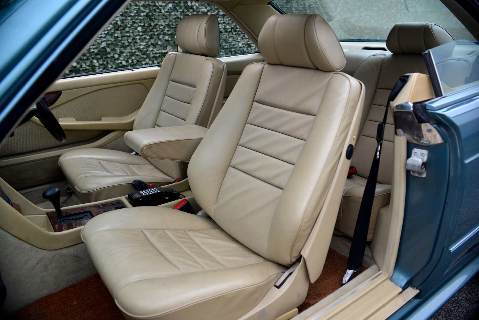 Mercedes-Benz-500-Series-1983-Coupe-17