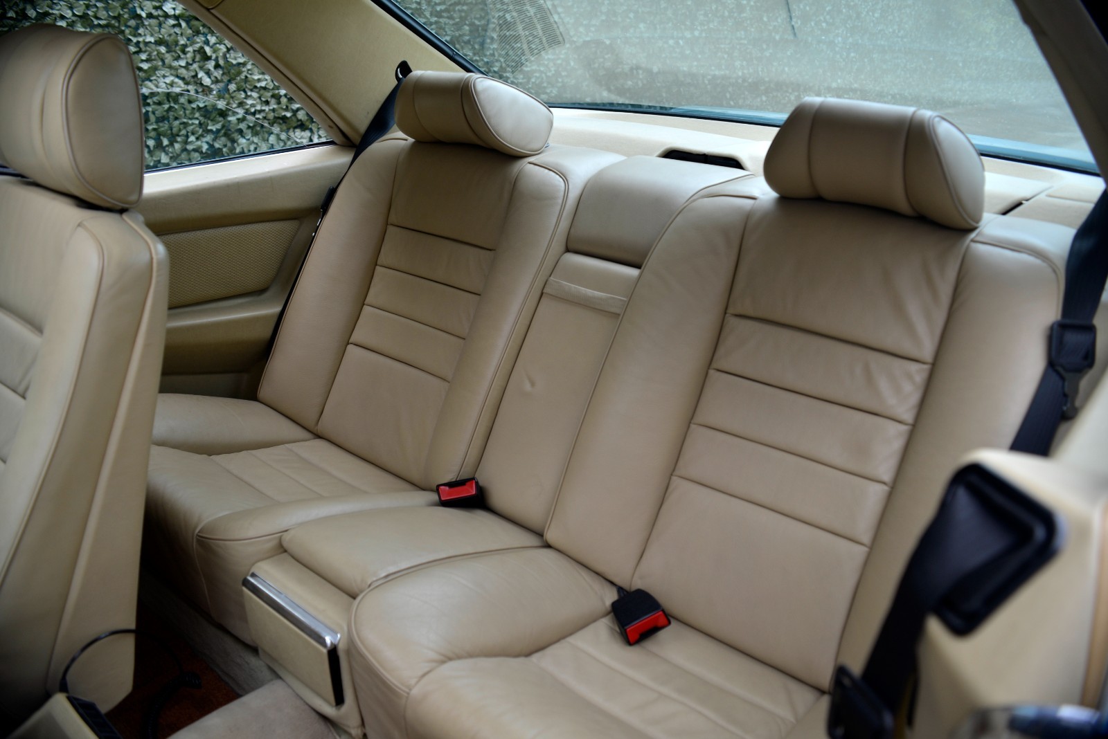 Mercedes-Benz-500-Series-1983-Coupe-18