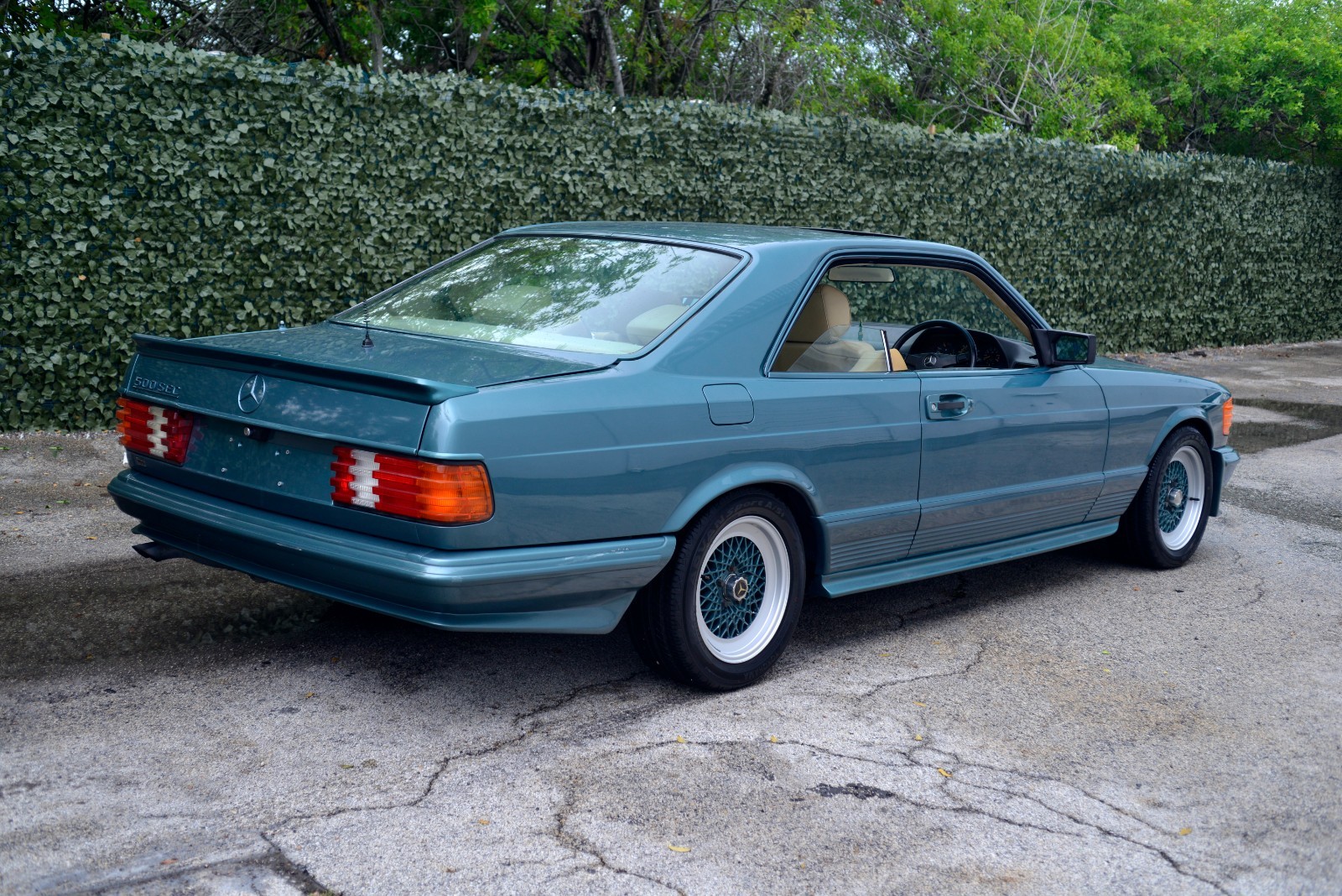 Mercedes-Benz-500-Series-1983-Coupe-20