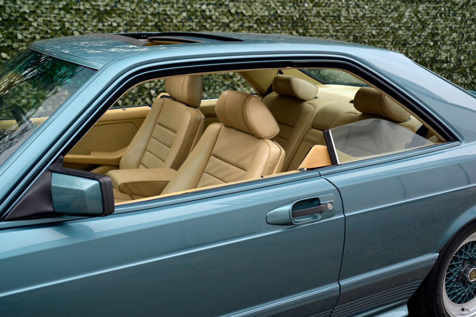 Mercedes-Benz-500-Series-1983-Coupe-6