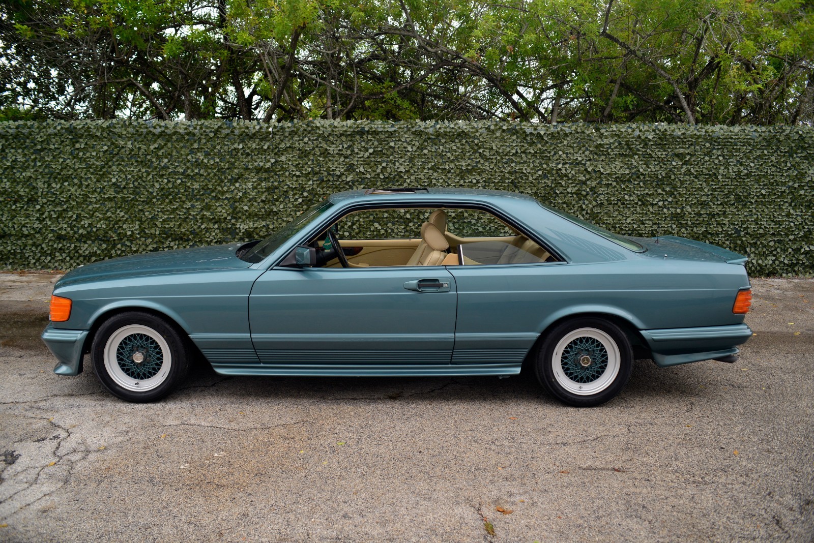 Mercedes-Benz-500-Series-1983-Coupe-7