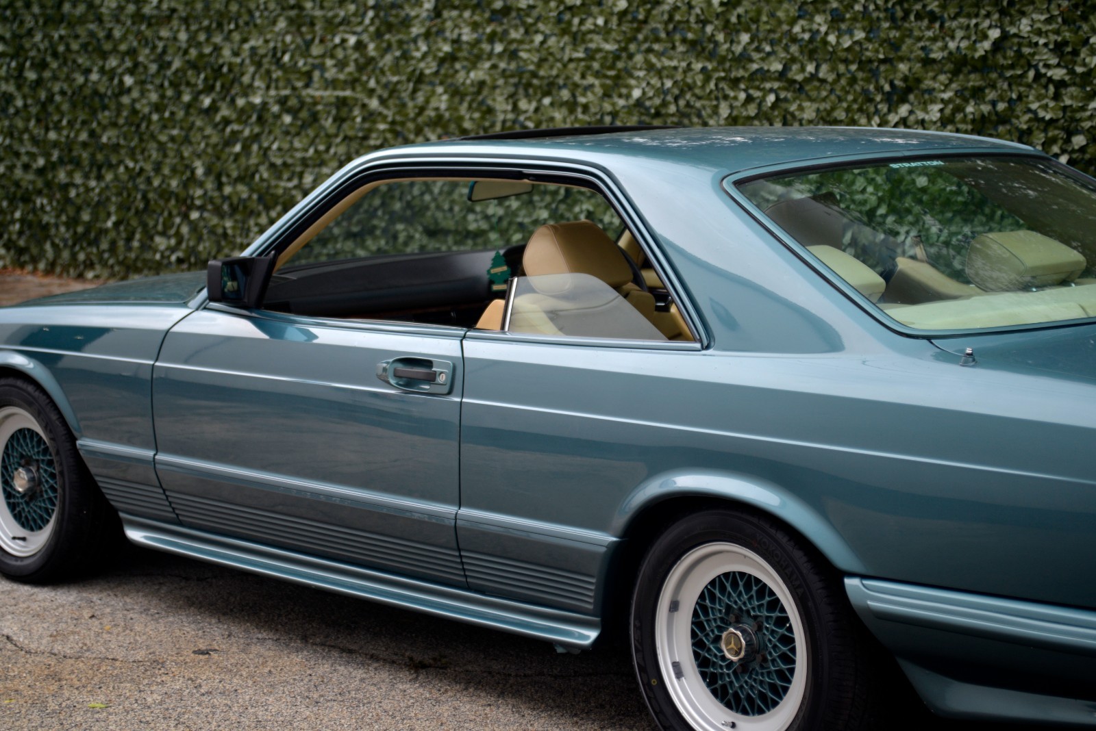Mercedes-Benz-500-Series-1983-Coupe-8