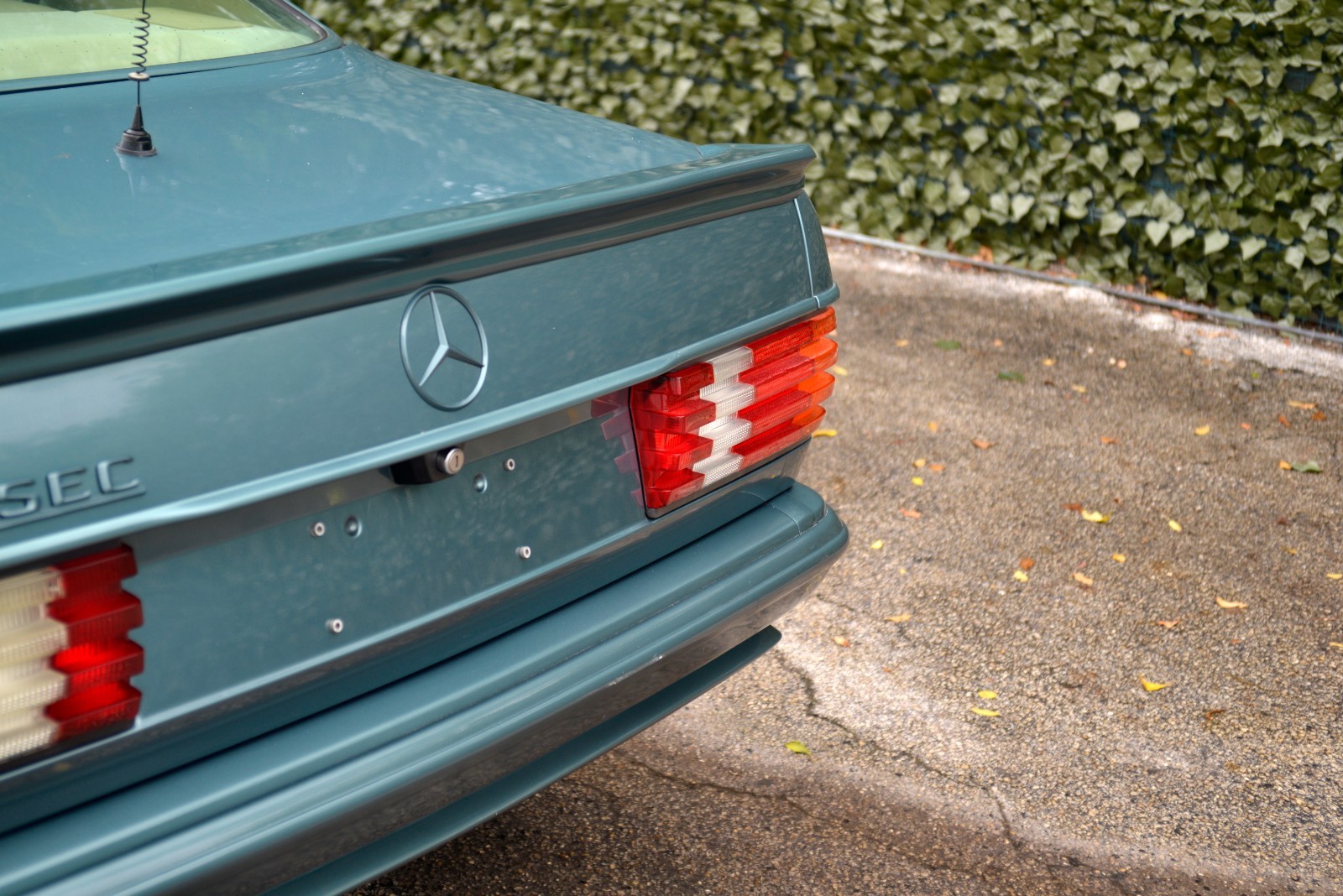 Mercedes-Benz-500-Series-1983-Coupe-9