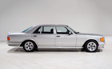 Mercedes-Benz-500-Series-1983-Sedan-1