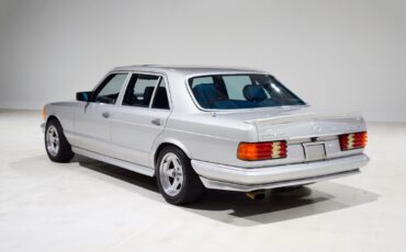 Mercedes-Benz-500-Series-1983-Sedan-17