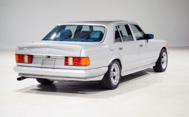 Mercedes-Benz-500-Series-1983-Sedan-19