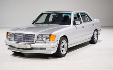 Mercedes-Benz-500-Series-1983-Sedan-3
