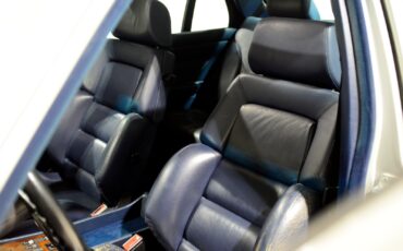 Mercedes-Benz-500-Series-1983-Sedan-32