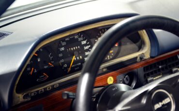 Mercedes-Benz-500-Series-1983-Sedan-33
