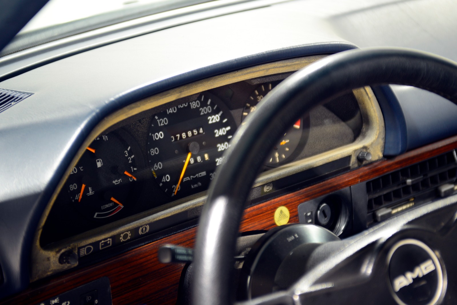 Mercedes-Benz-500-Series-1983-Sedan-33