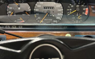 Mercedes-Benz-500-Series-1983-Sedan-34