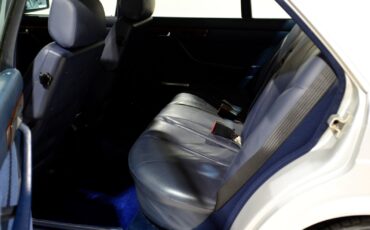 Mercedes-Benz-500-Series-1983-Sedan-37