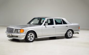 Mercedes-Benz-500-Series-1983-Sedan-4