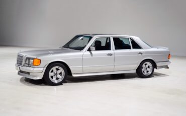 Mercedes-Benz-500-Series-1983-Sedan-5