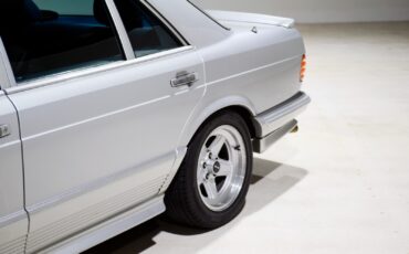 Mercedes-Benz-500-Series-1983-Sedan-7