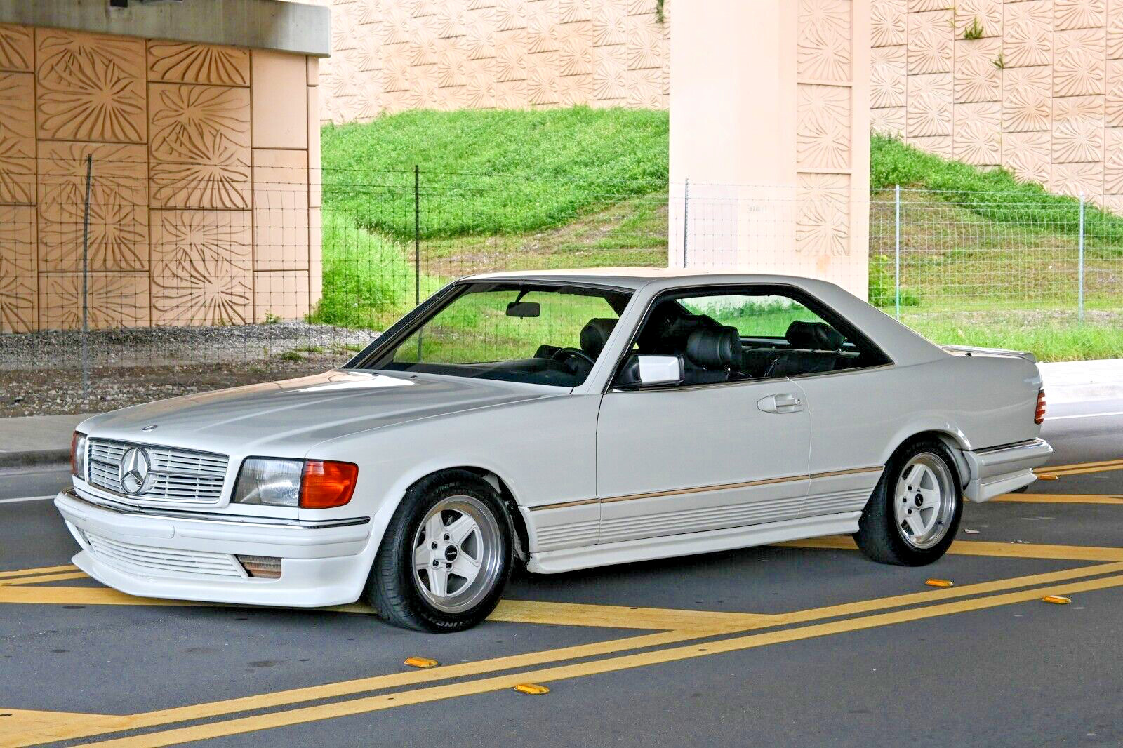 Mercedes-Benz-500-Series-1985-Coupe-1