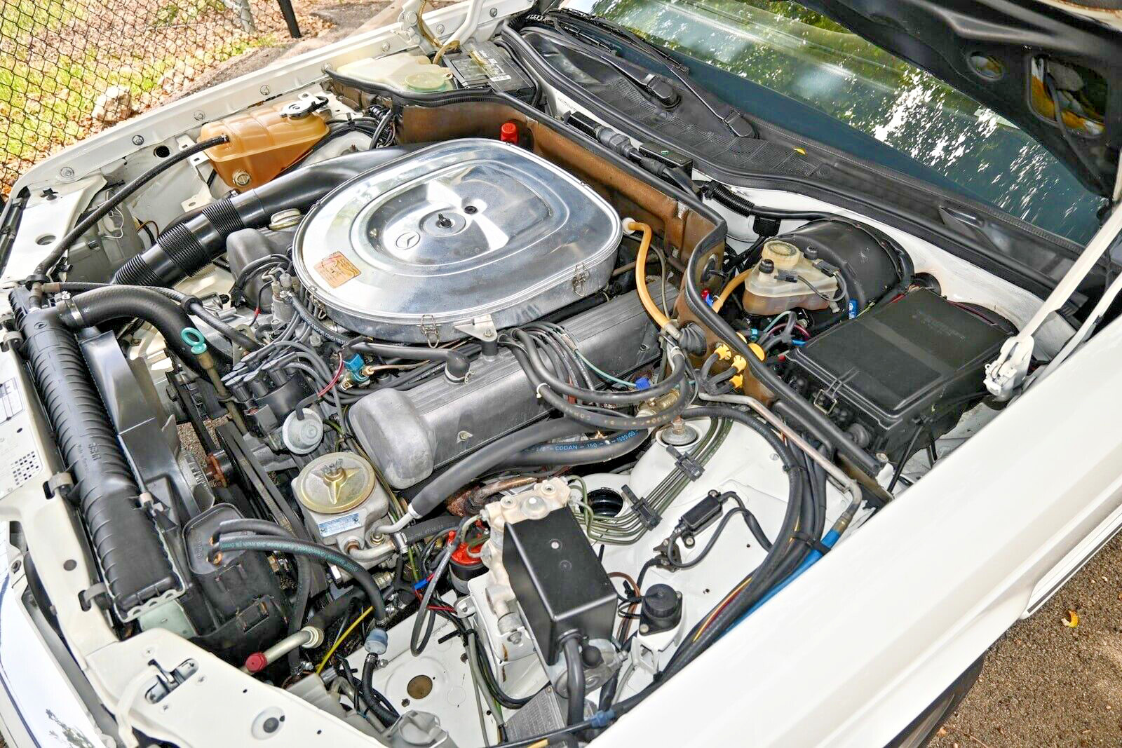Mercedes-Benz-500-Series-1985-Coupe-11