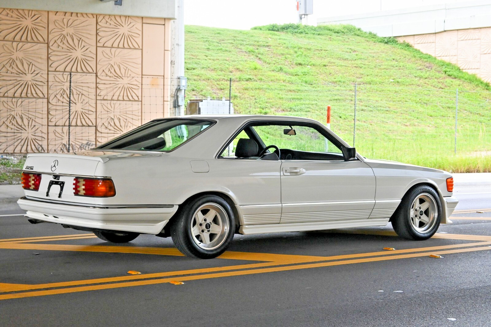Mercedes-Benz-500-Series-1985-Coupe-3